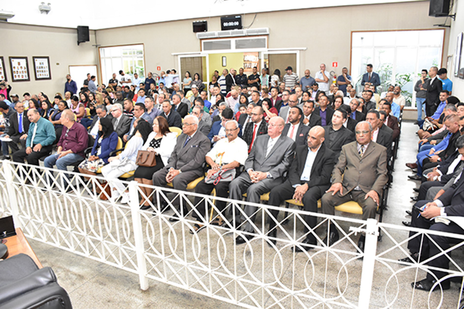 Hugo Prado E Gilson Oliveira Homenageiam Pastores Pelos Anos De