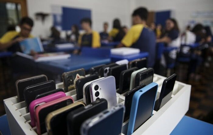 Projeto que proíbe uso do celular em sala de aula é aprovado pela Assembleia Legislativa de SP