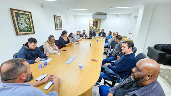 Itapecerica da Serra se reúne com a Sabesp para tratar de melhorias no abastecimento e saneamento na cidade