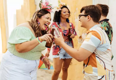 Coma alcoólico: como identificar a tempo e por que a combinação de Carnaval, trotes e bebidas acende um alerta