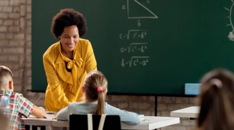 Secretaria de Educação de Embu das Artes abre processo seletivo para contratação temporária de 65 professores